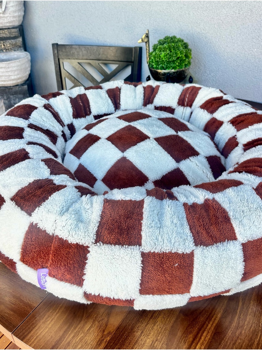 MEDIUM SIZE BROWN CHECKERS PET BED